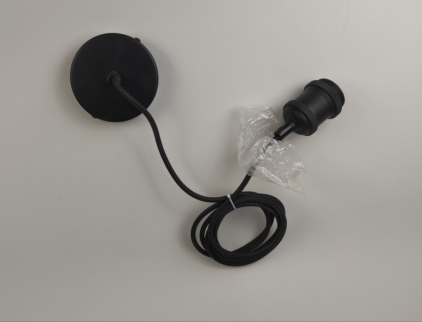 schwarz - Pendelfassung E-27 mit 2m Kabel